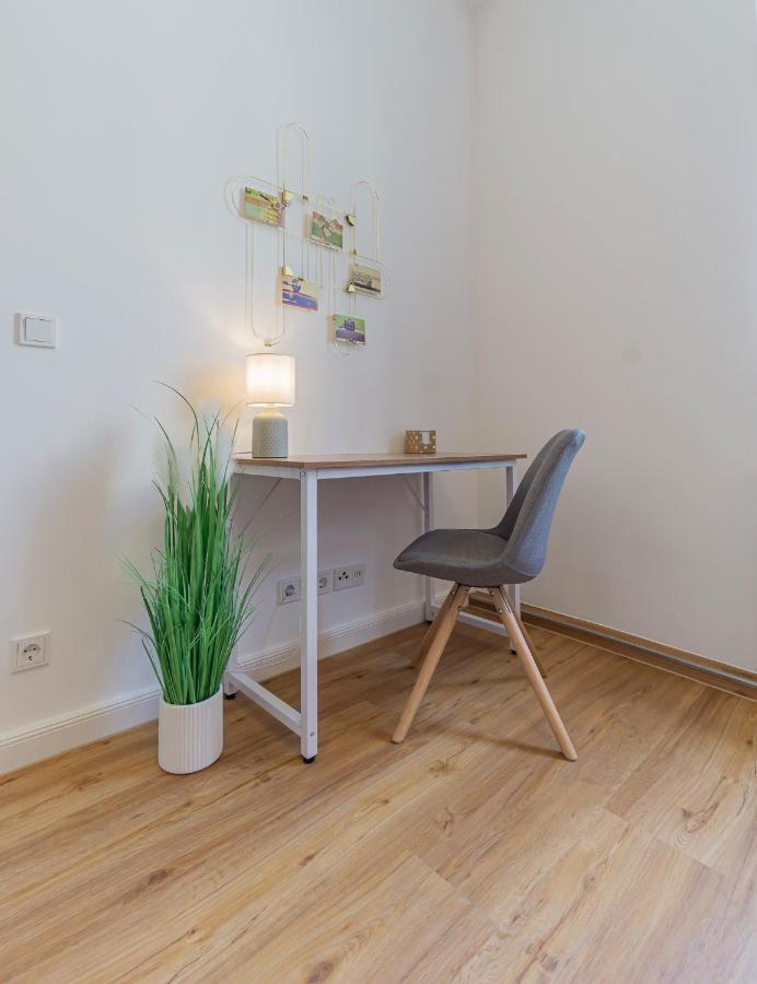 Modernes Apartment - Zentral, Ruhig, Wlan, Netflix, Kueche, Schreibtisch, Parkplatz, Waschtrockner คอตต์บุส ภายนอก รูปภาพ